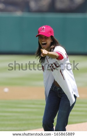 Eva Longoria makes an appearance to throw out the first pitch at the Los Angeles Angels baseball game against the New York Yankees, Angel Stadium, Anaheim, CA, Sunday, July 24, 2005