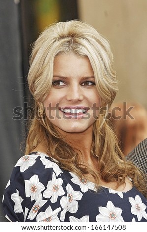 Jessica Simpson at BLOCKBUSTER Total Access Launches New Rental Program for online subscribers, The Kodak Theatre, Los Angeles, November 02, 2006