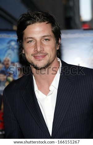Simon Rex at SCARY MOVIE 4 Premiere, AMC Loews Lincoln Square Theater, New York, NY, April 10, 2006