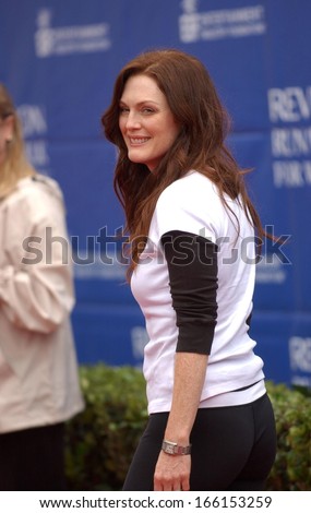 Julianne Moore attending Entertainment Industry Foundation\'s 13th Annual REVLON RUN/WALK FOR WOMEN, Los Angeles Memorial Coliseum at Exposition Park, Los Angeles, May 13, 2006