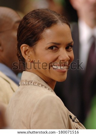 Halle Berry on location for NBC Today Show, Rockefeller Center, New York, NY, May 26, 2006