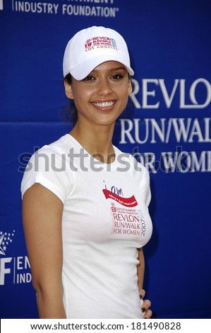 Jessica Alba in attendance for Revlon Run/Walk to Benefit Women's Cancer Research, Los Angeles Memorial Coliseum, Los Angeles, CA, May 12, 2007