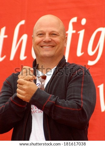 Michael Chiklis in attendance for LA\'s Revlon Run/Walk for Women\'s Cancer Research, Los Angeles Memorial Coliseum, Los Angeles, CA, May 12, 2007