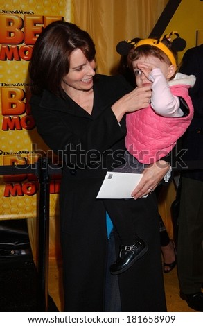 Tina Fey, daughter Alice Fey at BEE MOVIE Premiere, AMC Loews Lincoln Square 13 Cinema, New York, NY, October 25, 2007