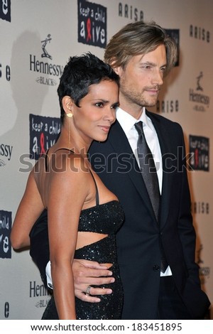 Halle Berry, Gabriel Aubry at Keep a Child Alive 6th Annual Black Ball Fundraiser, Hammerstein Ballroom, New York, NY October 15, 2009