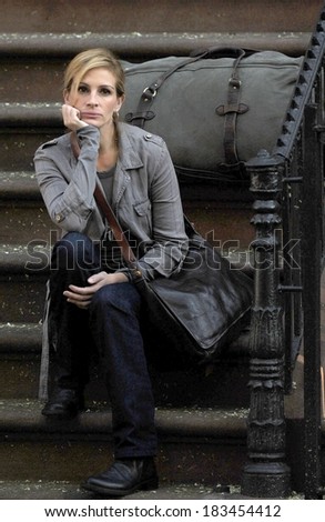 Julia Roberts on location for Filming of EAT LOVE PRAY, East Village, New York, NY August 3, 2009