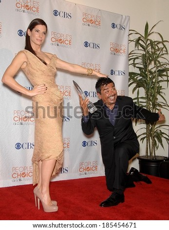 Sandra Bullock, George Lopez in the press room for People\'s Choice Awards 2010 - PRESS ROOM, Nokia Theatre, Los Angeles, CA January 6, 2010