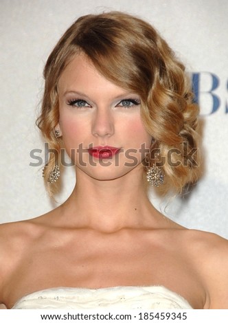 Taylor Swift in the press room for People\'s Choice Awards 2010 - PRESS ROOM, Nokia Theatre, Los Angeles, CA January 6, 2010