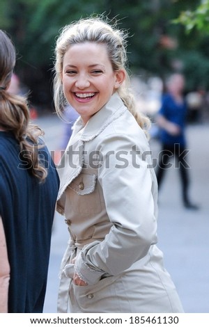 Kate Hudson, walks to the \'Something Borrowed\' movie set out and about for CELEBRITY CANDIDS - WEDNESDAY, , New York, NY June 2, 2010