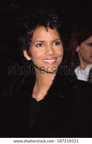Halle Berry at NATIONAL BOARD OF REVIEW AWARDS, NY 1/7/2002