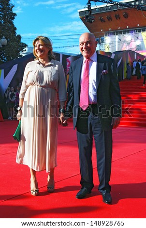 MOSCOW - JUNE 20: Tv host, journalist Vladimir Pozner at XXXV Moscow International Film Festival red carpet opening ceremony. Taken on June 20, 2013 in Moscow, Russia.