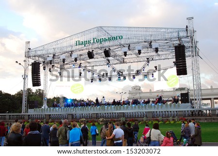 MOSCOW - SEPTEMBER 07: People listen to the open air concert of Stanislavsky musical theater orchestra. Day of the City celebration in Gorky recreation park on September 07, 2013 in Moscow.