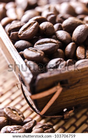 Roasted coffee beans in a bambus bowl.