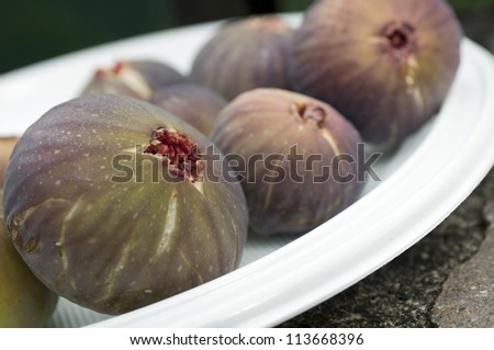ripe figs in a paper plate