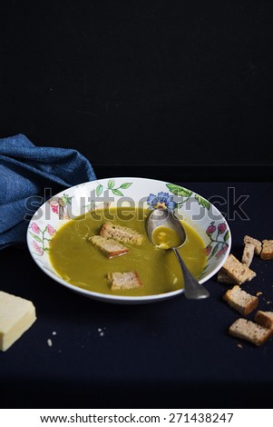 light spinach spring soup with croutons