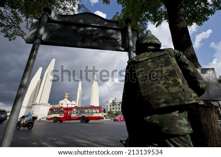 BANGKOK - MAY 23 2014: The military coup of Thailand and terminate the reunion of the two groups. Conflicting political