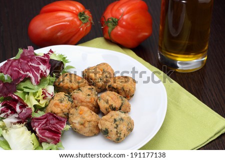 Chicken meatballs with salad and beefsteak tomatoes
