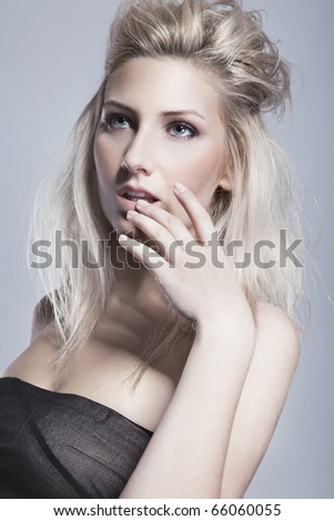 Portrait of naturally beautiful woman in her twenties with blond hair