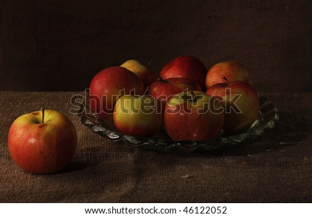 Apples on a dish. The dish costs on a table.