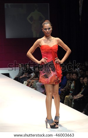 KUALA LUMPUR - NOVEMBER 8:Model displays creation by Von Jolly Couture during Malaysia-International Fashion Week (M-IFW 09) on November 8, 2009 in Kuala Lumpur, Malaysia.
