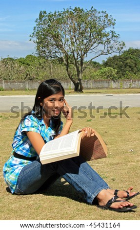 Young lady study in the park