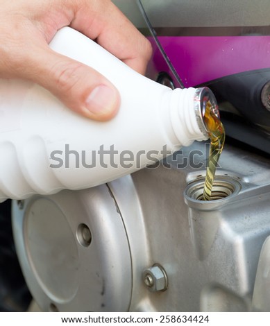 Fill fresh oil to engine ,motorcycle