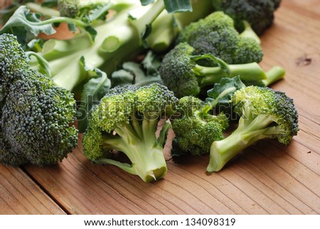 green broccoli on wood table