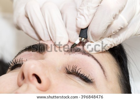 Mikrobleyding eyebrows workflow in a beauty salon