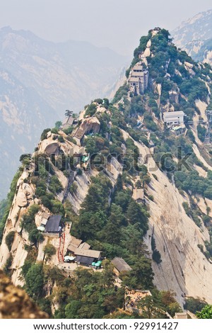 Mount Hua,located in Shaanxi,is the highest of China’s five sacred mountains, called the 