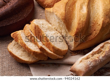 Cut fresh bread on the tablecloth