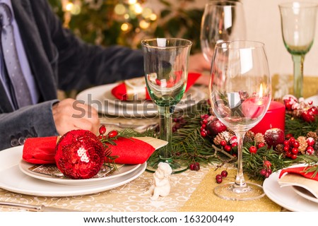 Beautifully set table in red and gold for Christmas Eve