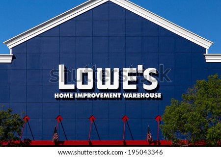 GILROY, CA/USA - MAY 26, 2014: Lowe\'s Home Improvement Warehouse exterior. Lowe\'s is an American chain of retail home improvement stores in the United States, Canada, and Mexico.