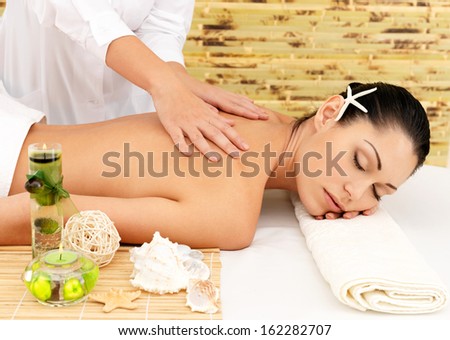 Woman having massage of body in the spa salon. Beauty treatment concept.