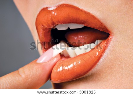 صور شفايف واو Stock-photo-beautiful-orange-lip-with-expressive-gesture-3001825