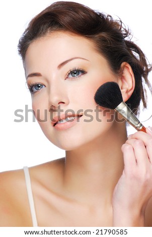 Lifestyle - Pagina 7 Stock-photo-portrait-of-attractive-young-adult-woman-applying-blusher-21790585
