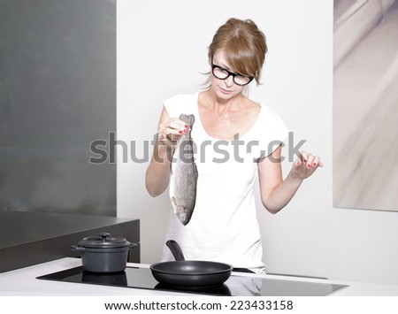 cooking/kitchen/woman in kitchen
