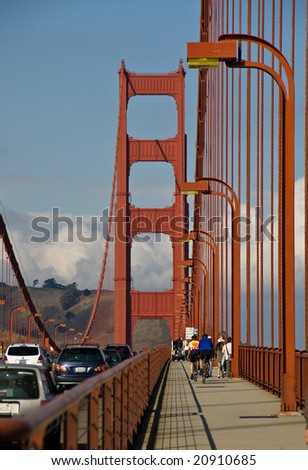 Crossing the Golden Gate Bridge by car, foot and bicycle