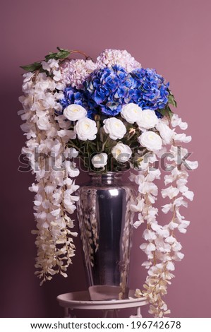 close-up of a bouquet of roses and hydrangea in a vase
