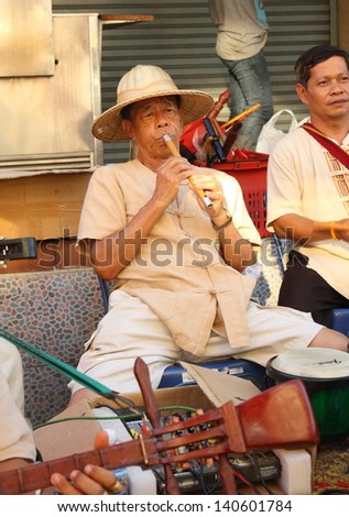 CHIANG MAI,THAILAND-JUNE 1 : Thai elderly traditional northern musician band at Sunday walking street market, It is thai tradition exhibition to the tourists ,On June 1, 2013 in Chiang Mai, Thailand.