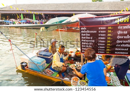 SUMUTHSONGKRAM,THAILAND-DECEMBER 30:The merchants sell the foods at Umpawa Floating Market where the most popular floating market in Thailand at Umpawa on December 30,2012 in Samuthsongkram,Thailand