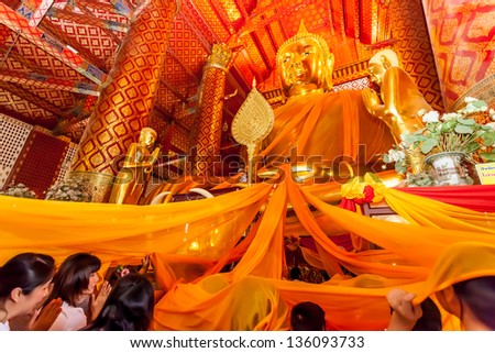 AYUTTHAYA,THAILAND-MARCH 26:Thai people dedicate the yellow robe to \