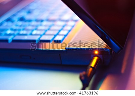 battery charge on laptop computer with power plug