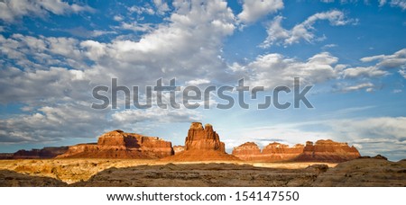Roadside scenery in Utah at the northern end of the Glen Canyon Recreation Area