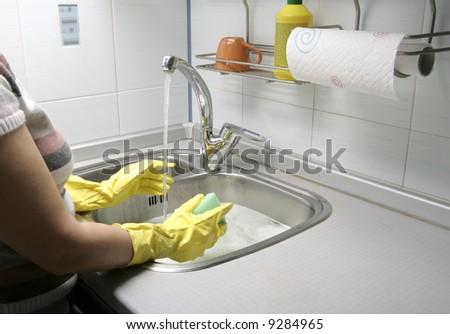 Protecting hand from detergents, use a cleaning sponge in the kitchen.