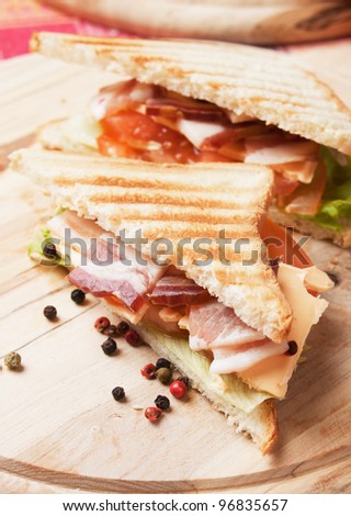 Sandwich with smoked bacon, lettuce and tomato