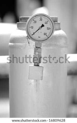 Pressure meter with metal pipe in petrol industry