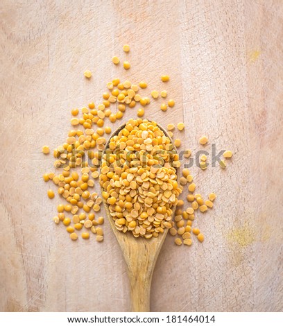 Toor Dal, pigeon peas, lentil with very shallow DOF