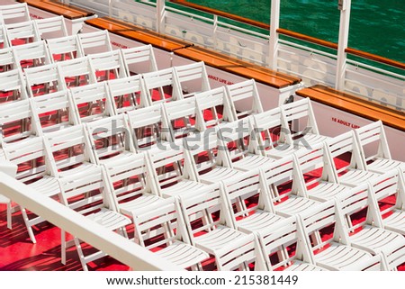 Tourist chairs on a tour boat giving water  tour in Chicago