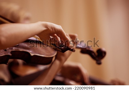 Hands girl playing the violin