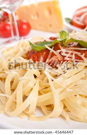 Linguine pasta with fresh tomato sauce, grated cheese and basil